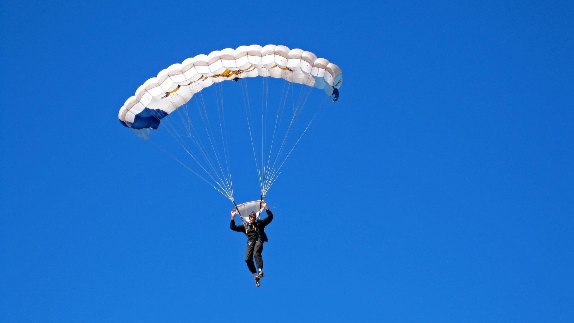 里根·史密斯决赛节奏掌控堪称典范，美国游泳里根史密斯